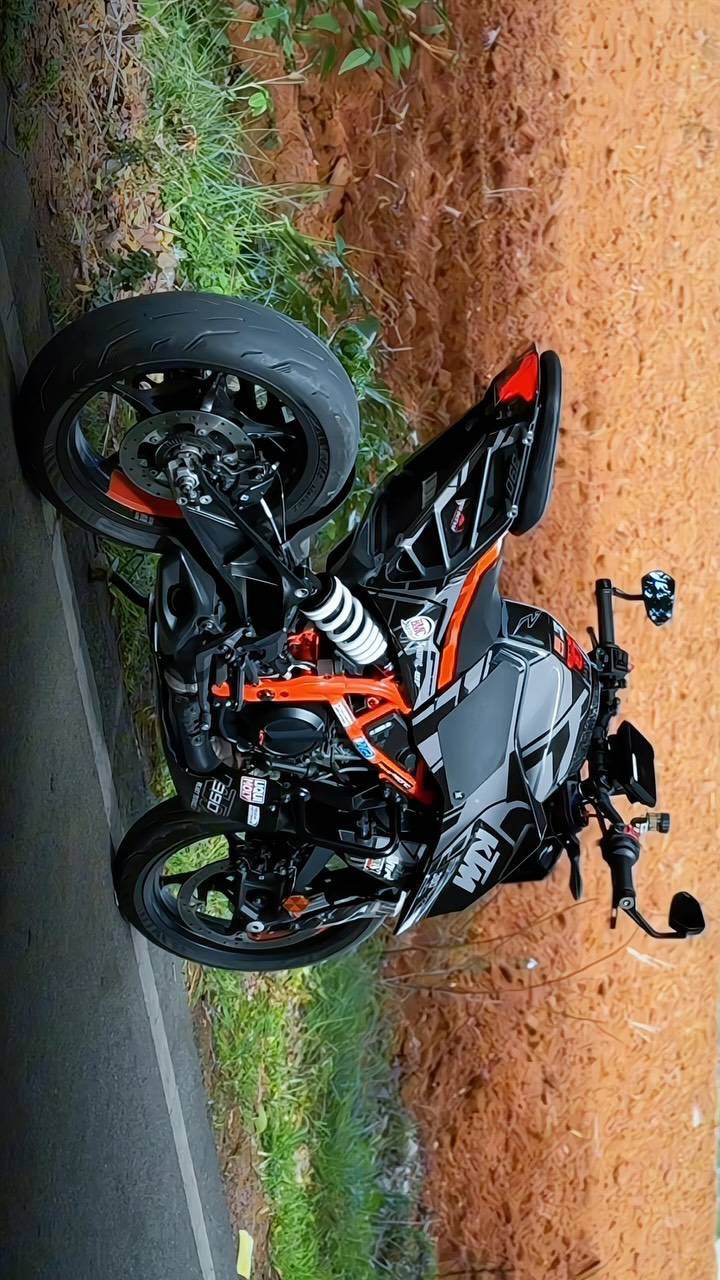 Beast mode activated! KTM Duke with stealth Irani MotoHub mirrors and cockpit trim. Aggressive posture unlocked. ๐ฅ #ktm #bikelife #iranimotohub