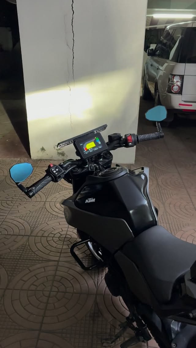 Small upgrades. Big difference. ๐ฉถ Mirrors โข Seat Cowl โข Tail Tidy. Built to look sharper. Shop setup from Irani Motohub official website www.iranimotohub.in #iranimotohub